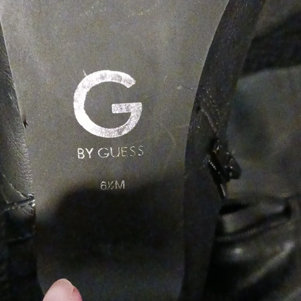 Guess boots